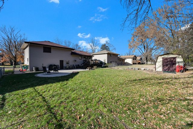 6640 Flag Avenue N, Brooklyn Park, MN 55428