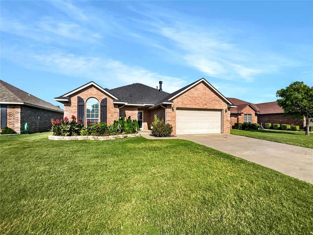 313 N Shannon Way, Mustang, OK 73064