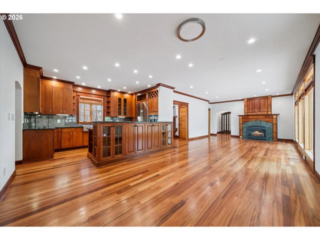 16686 Maple Cir, Lake Oswego, OR 97034