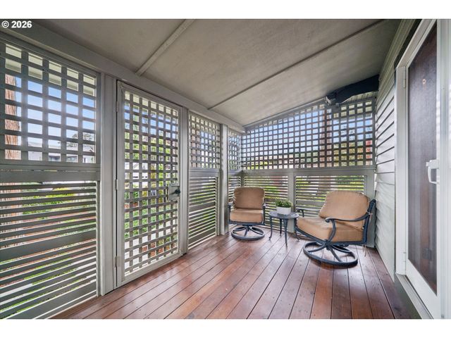 16686 Maple Cir, Lake Oswego, OR 97034