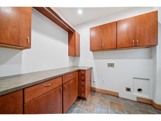 16686 Maple Cir, Lake Oswego, OR 97034