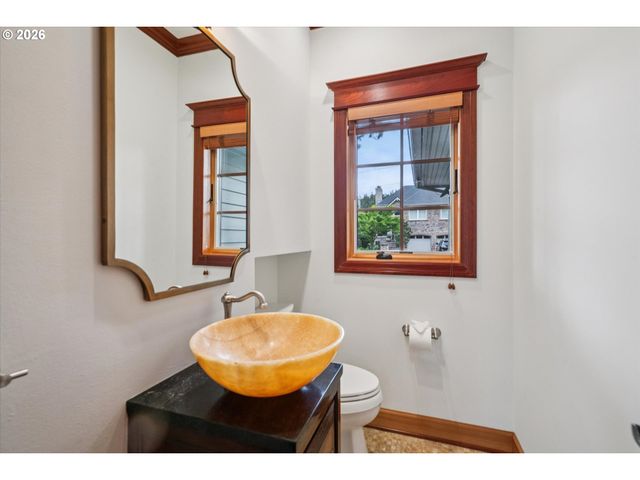 16686 Maple Cir, Lake Oswego, OR 97034