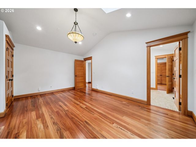 16686 Maple Cir, Lake Oswego, OR 97034