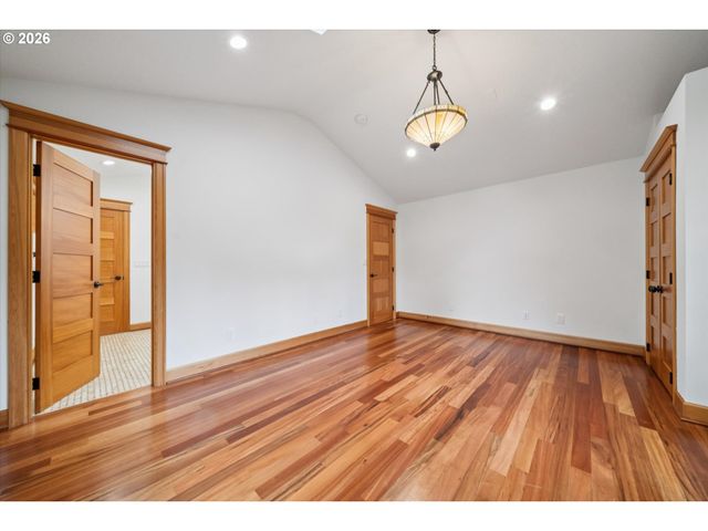 16686 Maple Cir, Lake Oswego, OR 97034