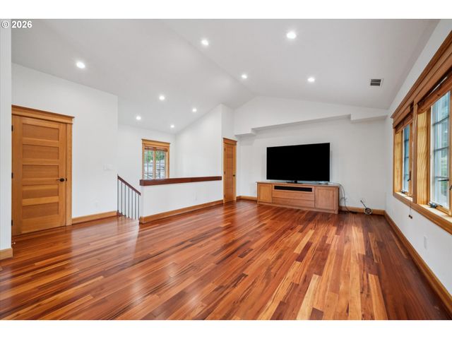 16686 Maple Cir, Lake Oswego, OR 97034