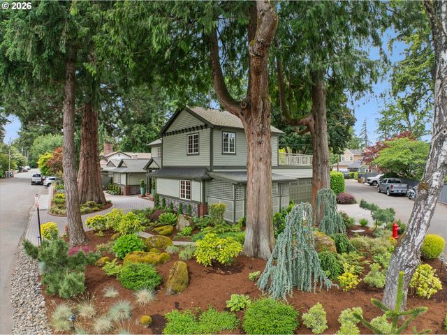 16686 Maple Cir, Lake Oswego, OR 97034