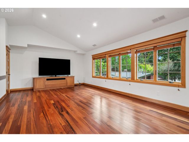 16686 Maple Cir, Lake Oswego, OR 97034