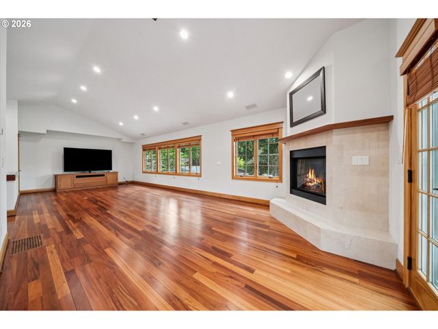 16686 Maple Cir, Lake Oswego, OR 97034