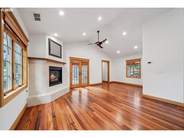 16686 Maple Cir, Lake Oswego, OR 97034