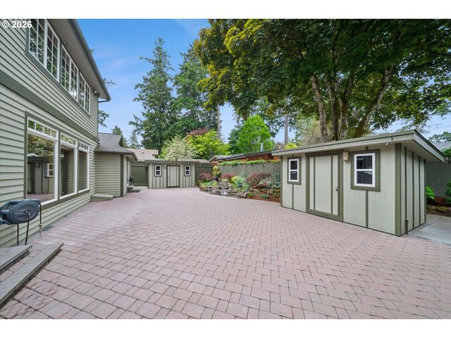 16686 Maple Cir, Lake Oswego, OR 97034