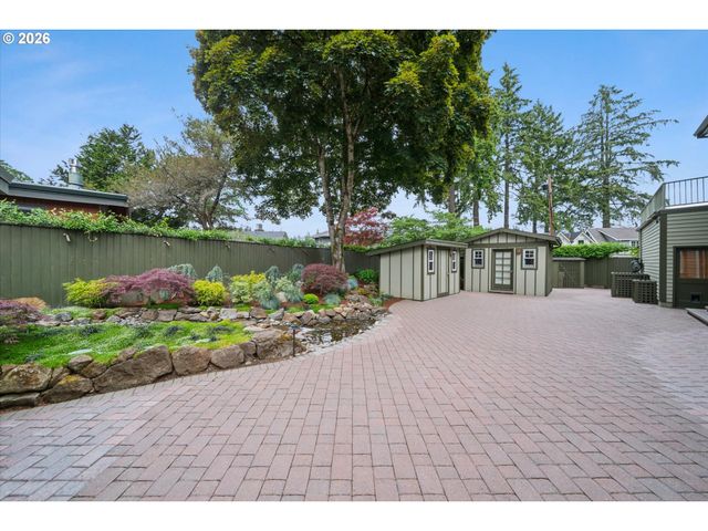 16686 Maple Cir, Lake Oswego, OR 97034