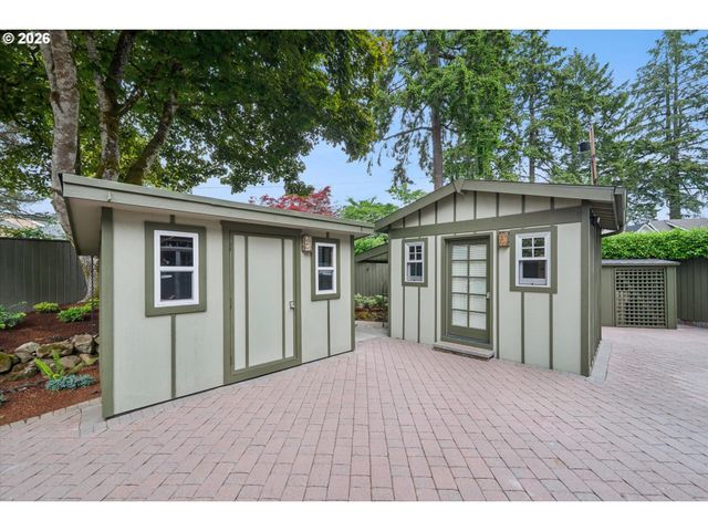 16686 Maple Cir, Lake Oswego, OR 97034