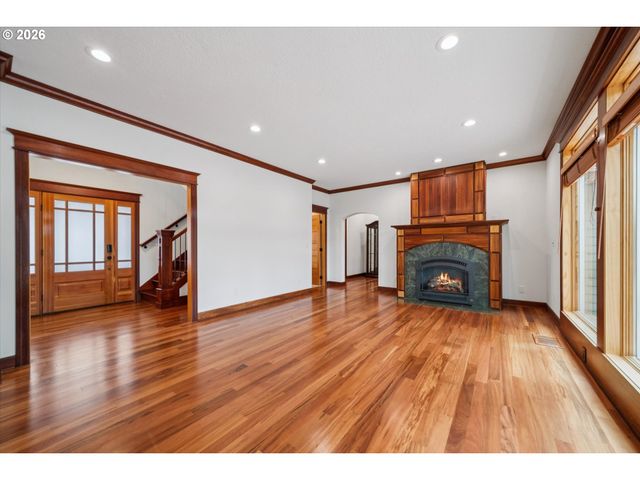 16686 Maple Cir, Lake Oswego, OR 97034