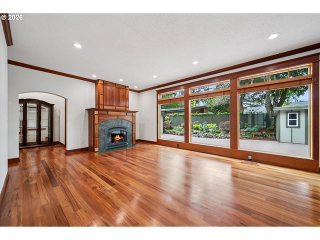 16686 Maple Cir, Lake Oswego, OR 97034