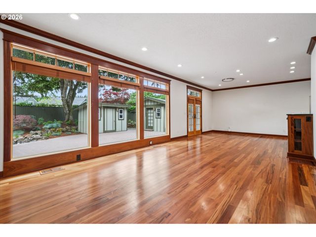 16686 Maple Cir, Lake Oswego, OR 97034