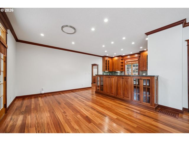 16686 Maple Cir, Lake Oswego, OR 97034