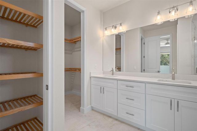 199 E LIVE OAK STREET, Tarpon Springs, FL 34689