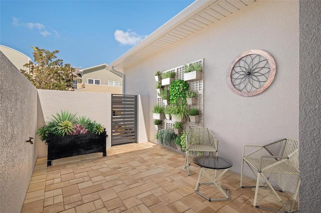 199 E LIVE OAK STREET, Tarpon Springs, FL 34689