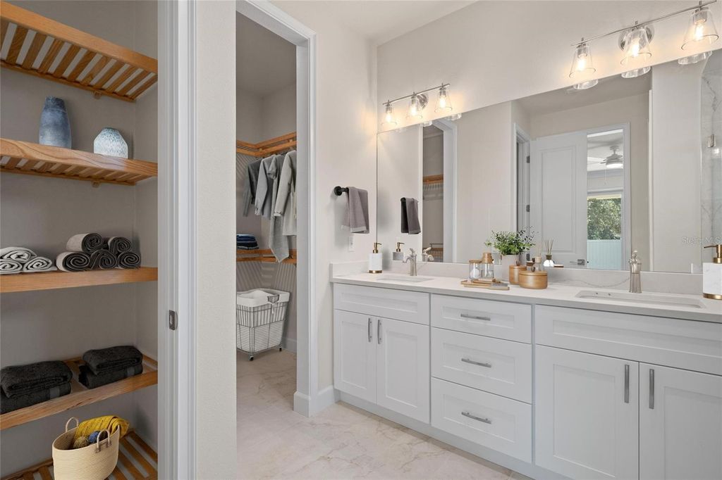 Image 14 of property listing at 199 E LIVE OAK STREET, Tarpon Springs, FL 34689