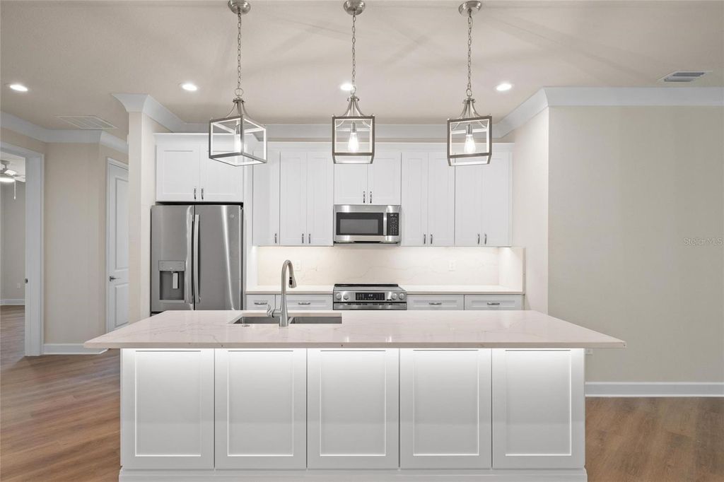 Image 4 of property listing at 199 E LIVE OAK STREET, Tarpon Springs, FL 34689