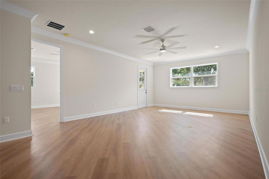 Image 9 of property listing at 199 E LIVE OAK STREET, Tarpon Springs, FL 34689