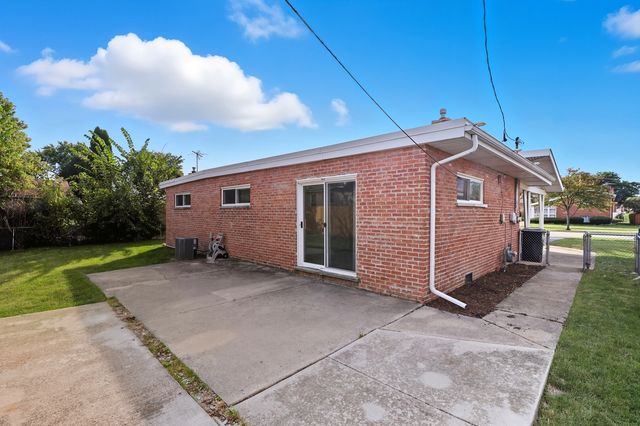 8554 W Bruce Drive, Niles, IL 60714