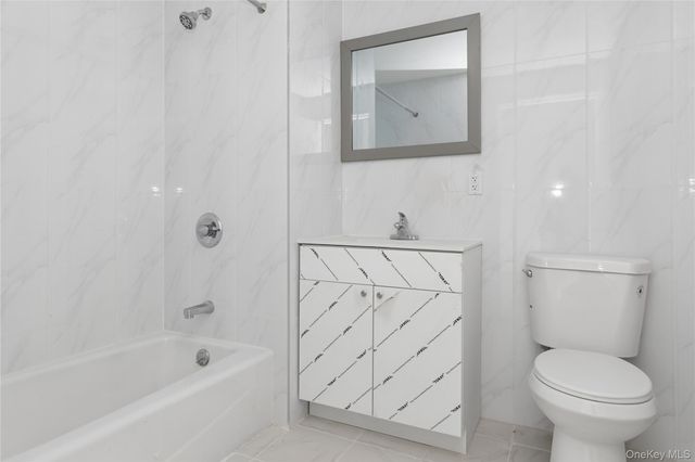 70-25 Queens Boulevard 7H, Woodside, NY 11377