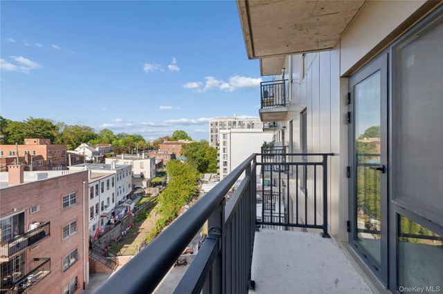 70-25 Queens Boulevard 7H, Woodside, NY 11377