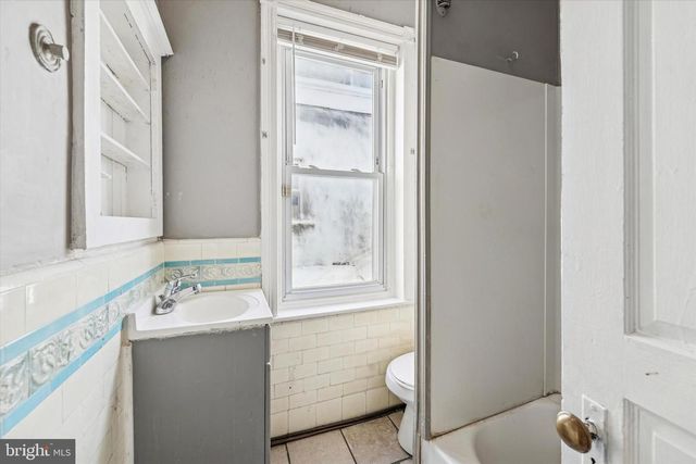 2304 NICHOLAS ST, Philadelphia, PA 19121