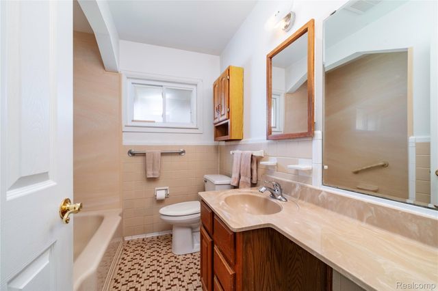 9042 Harrison Street, Livonia, MI 48150