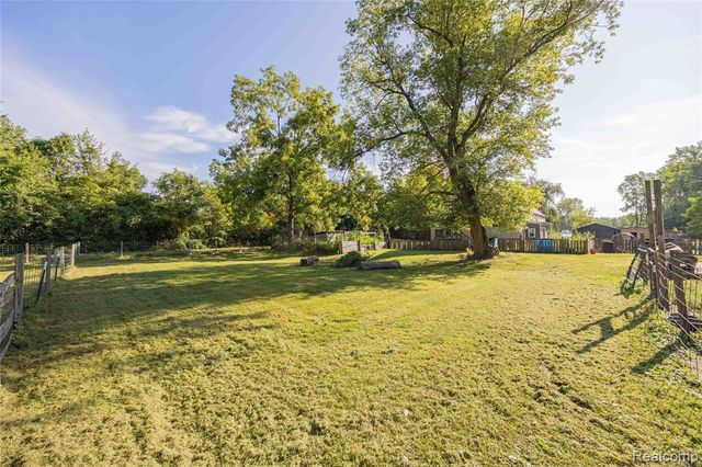 24224 Sumpter Road, Belleville, MI 48111