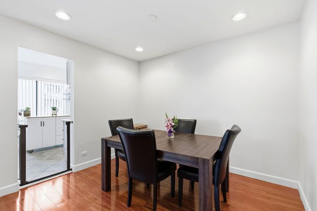 263 S Clubhouse Drive 205, Palatine, IL 60067