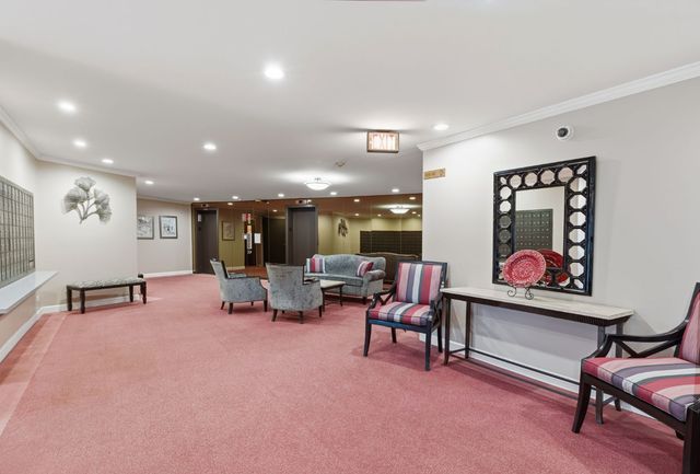 263 S Clubhouse Drive 205, Palatine, IL 60067