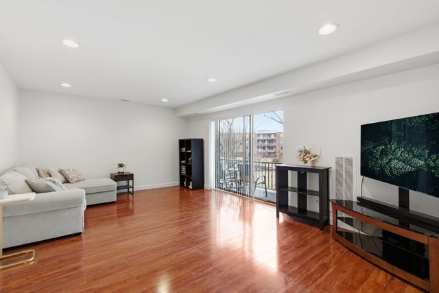 263 S Clubhouse Drive 205, Palatine, IL 60067