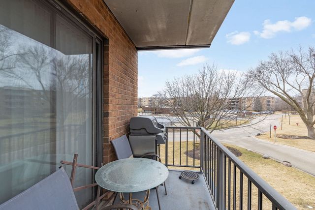 263 S Clubhouse Drive 205, Palatine, IL 60067