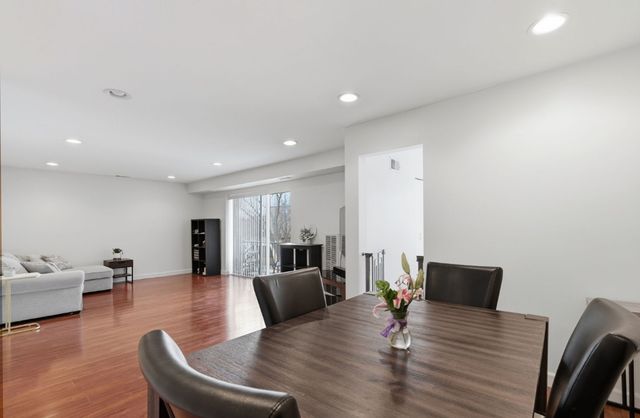 263 S Clubhouse Drive 205, Palatine, IL 60067