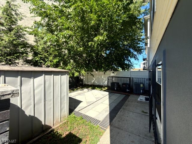 64 Montclair Ave 3, Newark City, NJ 07104