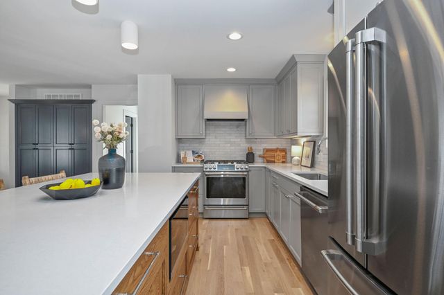 3242 Sumter Avenue S, Saint Louis Park, MN 55426