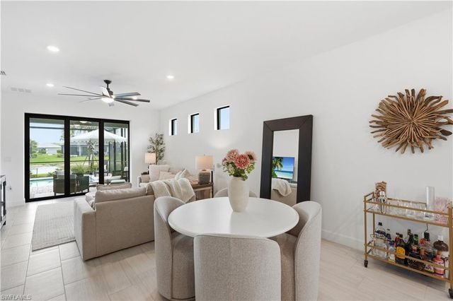 1940 Sierra CT, Naples, FL 34120