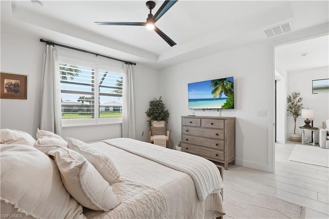 1940 Sierra CT, Naples, FL 34120