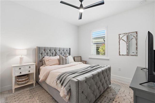 1940 Sierra CT, Naples, FL 34120