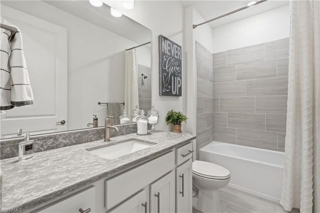 1940 Sierra CT, Naples, FL 34120