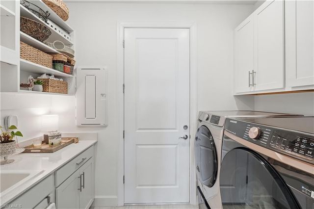 1940 Sierra CT, Naples, FL 34120