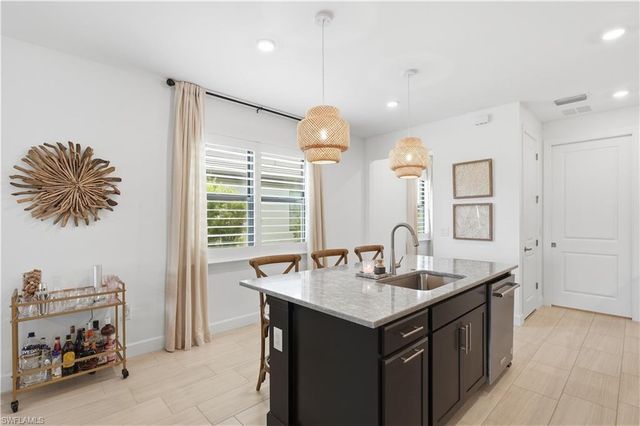 1940 Sierra CT, Naples, FL 34120