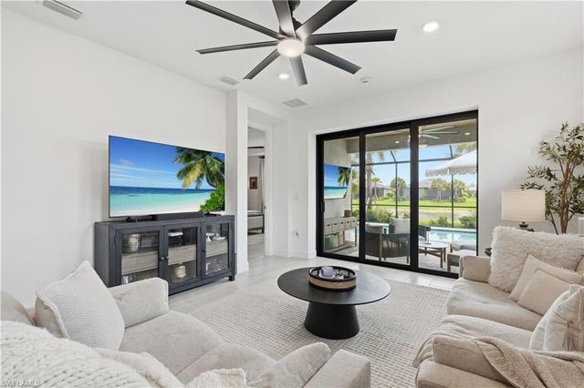 1940 Sierra CT, Naples, FL 34120