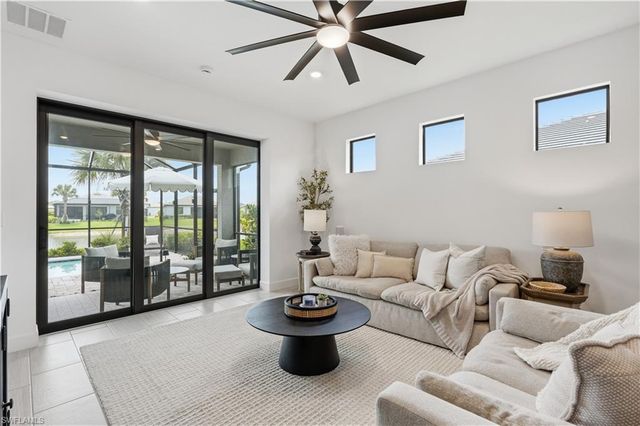 1940 Sierra CT, Naples, FL 34120