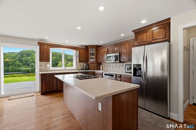 4 Lovers Lane, East Lyme, CT 06333