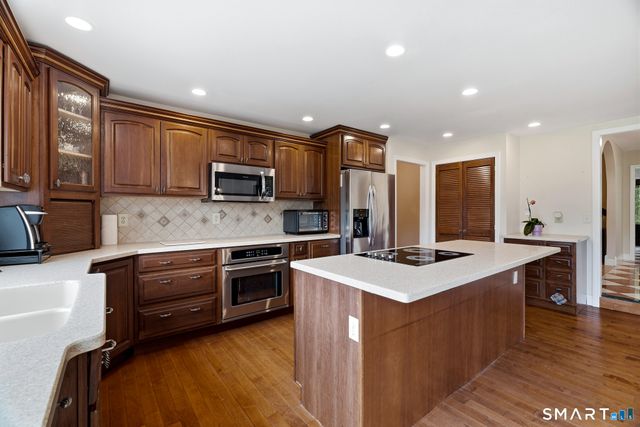 4 Lovers Lane, East Lyme, CT 06333