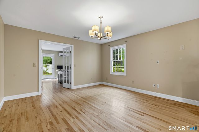 4 Lovers Lane, East Lyme, CT 06333