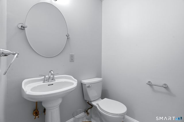 4 Lovers Lane, East Lyme, CT 06333